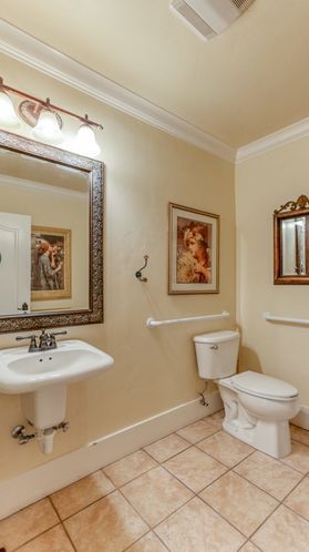 Standalone Commercial Cottage: 2437 Old Eureka Way, Redding, CA 96001